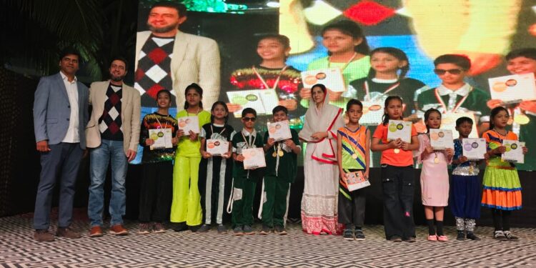 गुणवंत विद्यार्थ्यांच्या सन्मान सोहळ