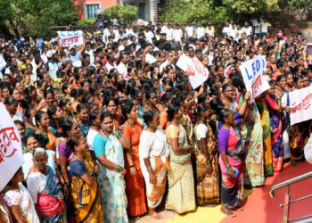 कोळी बांधवांचा आक्रोश; ‘भैय्या हटाव, एलईडी हटाव’चा नारा