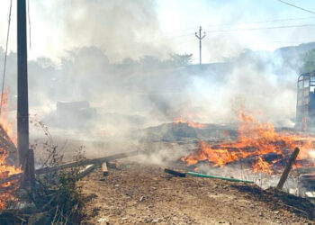 भंगार गोदामाला आग