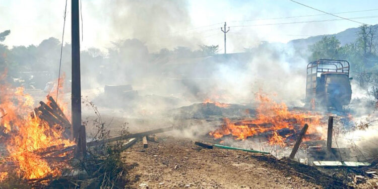 भंगार गोदामाला आग