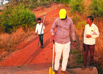 कोडबेवाडी आदिवासीवाडीला मिळणार रस्ता