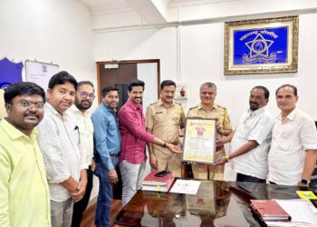 उल्लेखनीय कामगिरीबद्दल पोलीस अधिकाऱ्यांचा सन्मान