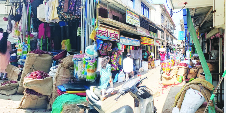 व्यापार्‍यांच्या मिर्चीमुळे पेणकरांना ठसका