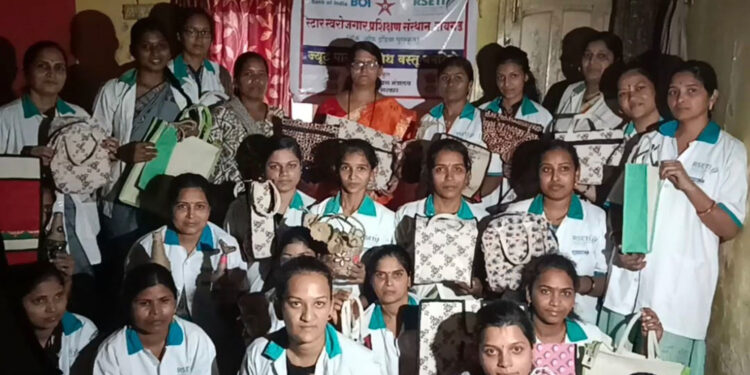 ज्युटपासून विविध वस्तू बनविण्याचे प्रशिक्षण