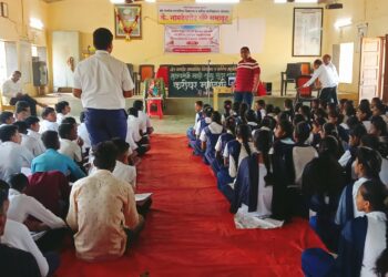 नांदगाव विद्यालयात मार्गदर्शन शिबीर