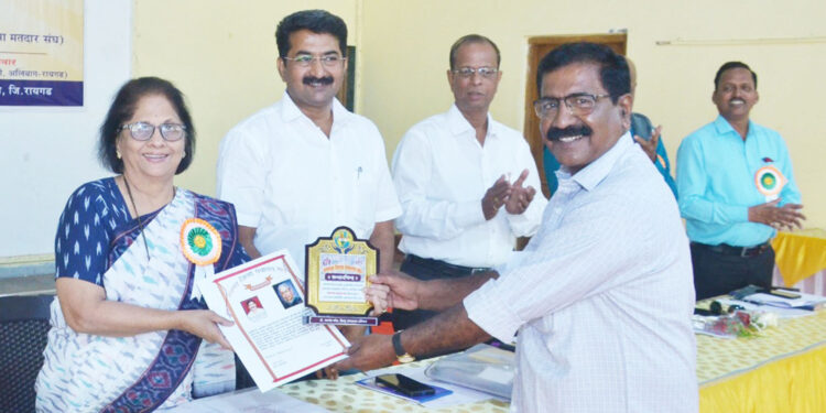 भालचंद्र वर्तक यांचा सन्मान