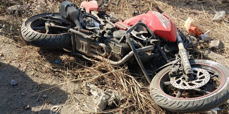 खोपटा रस्त्यावर भीषण अपघात; एक ठार, एक गंभीर