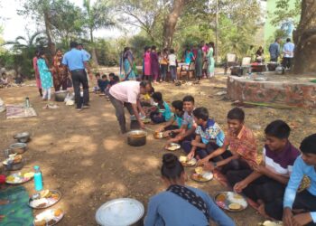 रातवडचे विद्यार्थी रमले वनभोजनात
