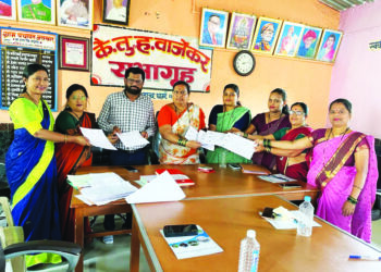 भ्रष्टाचार उघड केल्याबद्दल रणरागिनींचे अभिनंदन