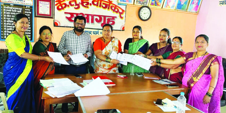 भ्रष्टाचार उघड केल्याबद्दल रणरागिनींचे अभिनंदन