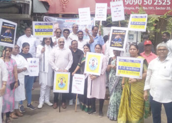 केजरीवालांच्या अटकेच्या निषेधार्थ निदर्शने