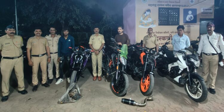 मोटारसायकल स्वारांकडून दंड वसूल