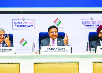 आचारसंहितेच्या भीतीने पालकमंत्री हवेत उडून पोहोचले