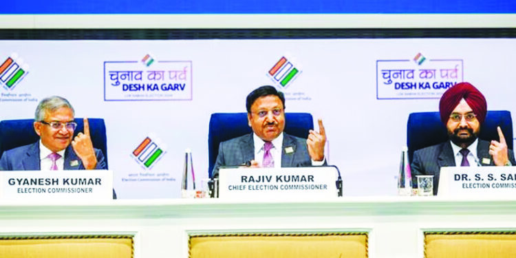 आचारसंहितेच्या भीतीने पालकमंत्री हवेत उडून पोहोचले