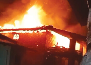 अडणाले येथे घराला आग
