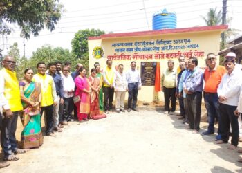 मुठवली खुर्द येथे शौचालयांची उभारणी