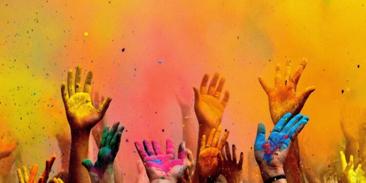 जिल्ह्यात रंगांची उधळण
