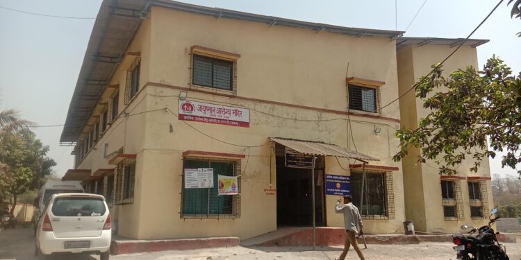 कोप्रोली प्राथमिक आरोग्य केंद्र डॉक्टरांअभावी पडले ओस