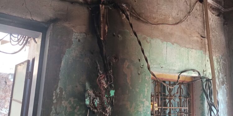 कासार आळी येथे शॉर्टसर्किटमुळे घराला आग