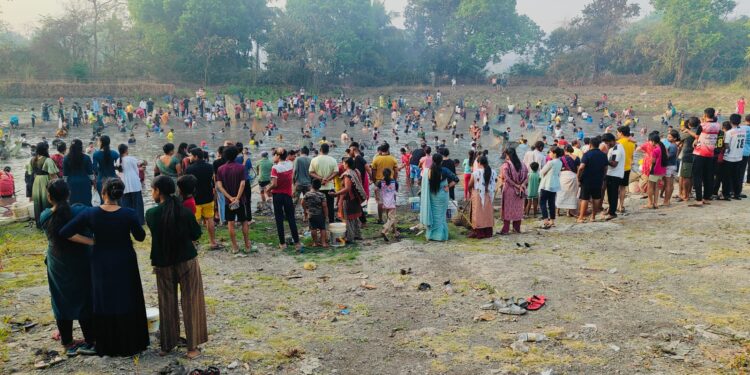 होळीच्या दिवशी सामूहिक मासेमारीची परंपरा