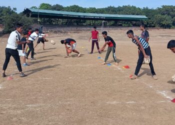 विद्यार्थी रमले मैदानात