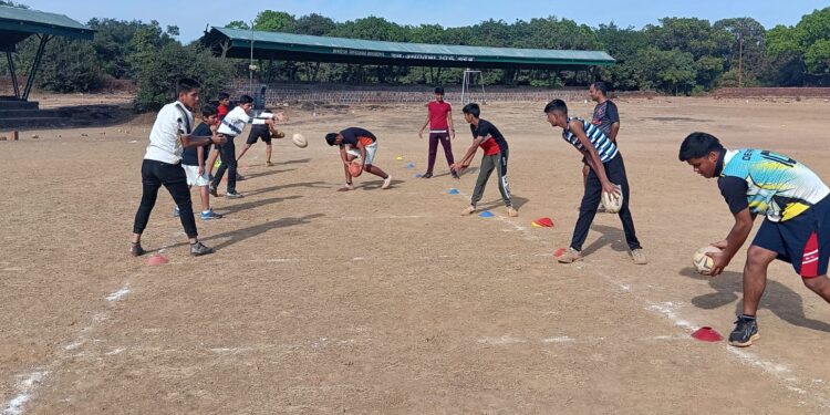 विद्यार्थी रमले मैदानात