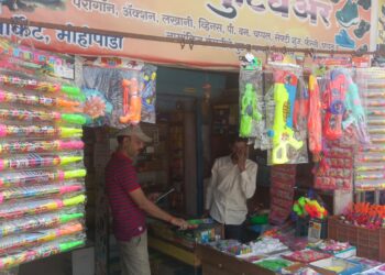 मोहोपाडा बाजारपेठ होळीनिमित्त सजली