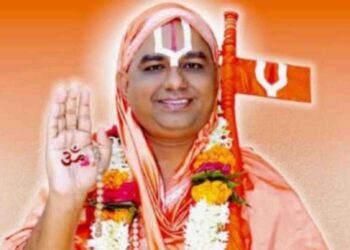 नरेंद्रचार्य महाराज पादुका दर्शन सोहळा