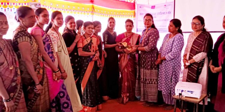 जल संजीवनी अभियान अंतर्गत महिला शेतकर्‍यांचा सन्मान