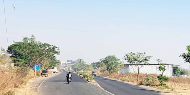 रस्त्याच्या रुंदीकरणात वनविभागाची आडकाठी