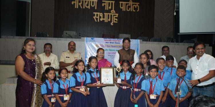 स्पर्धांमध्ये जिल्ह्यातील विद्यार्थ्यांची उल्लेखनीय कामगीरी