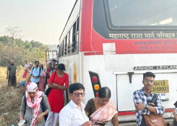 विनाथांबा एसटी बसमध्ये बिघाड