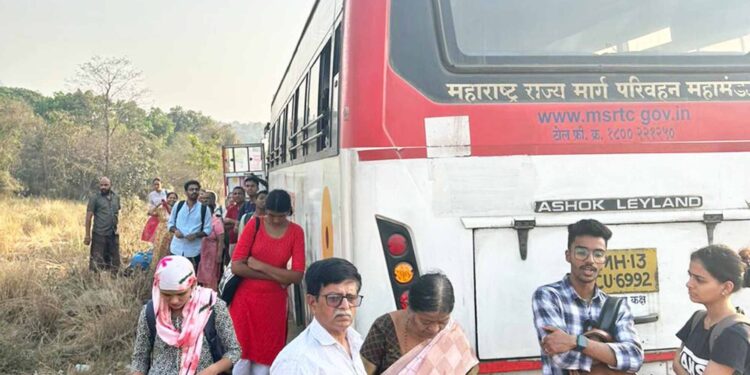 विनाथांबा एसटी बसमध्ये बिघाड