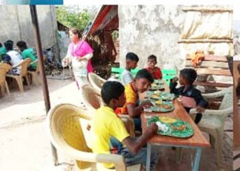 ‘ताराराणी’कडून आदिवासींची होळी गोड