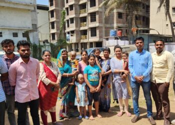 अनधिकृत मोबाईल टॉवर हटविण्यासाठी रहिवासी आक्रमक