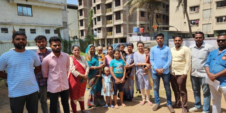 अनधिकृत मोबाईल टॉवर हटविण्यासाठी रहिवासी आक्रमक