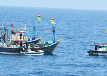 तटरक्षक दलाची अवैध मासेमारी बोटींवर कारवाई