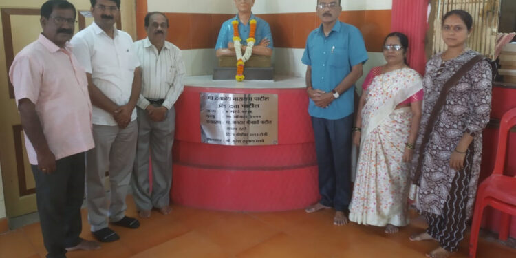 ॲड. दत्ता पाटील यांना विनम्र अभिवादन