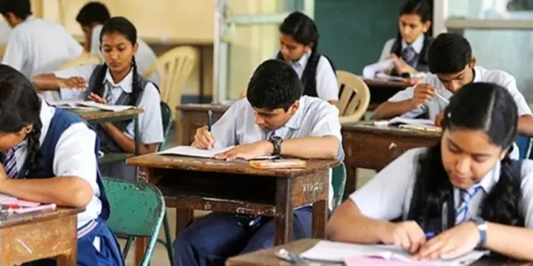 पाचवी व आठवीतील विद्यार्थ्यांना उत्तीर्ण होणे बंधनकारक