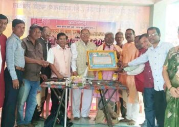 पोपटी काव्य संमेलनात आगरी कवितांची सुंदर अदाकारी