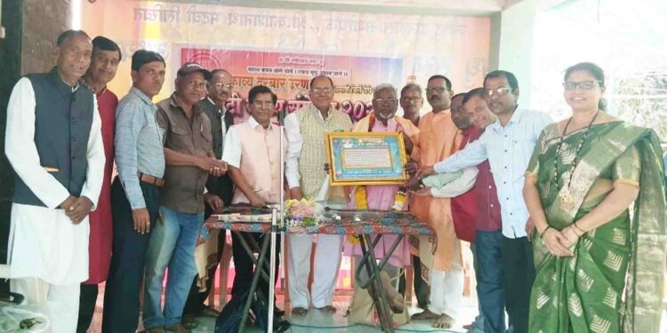 पोपटी काव्य संमेलनात आगरी कवितांची सुंदर अदाकारी