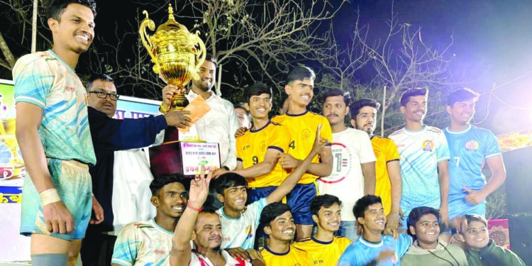 श्रीराम गडब सरपंच-उपसरपंच चषकाचा मानकरी