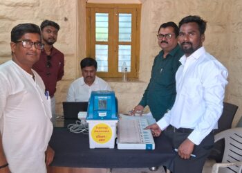 ईव्हीएम प्रात्यक्षिक केंद्रातून मतदारांमध्ये जनजागृती