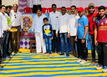 गडब येथे क्रिकेट स्पर्धेचे उदघाटन