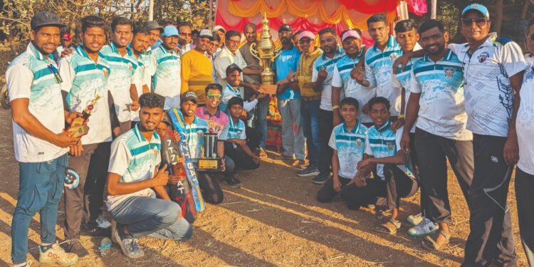 खांब संघ ठरला धाकेश्वर चषकाचा मानकरी