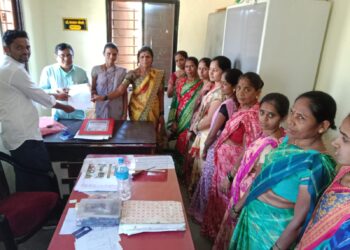 रस्त्याच्या खोदकामामुळे मार्गात अडथळा