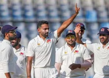 मुंबईच्या गोलंदाजा समोर विदर्भाची शरणागती