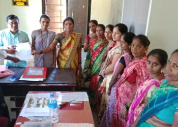 पाण्यासाठी महिलांचे ग्रामपंचायतीला निवेदन