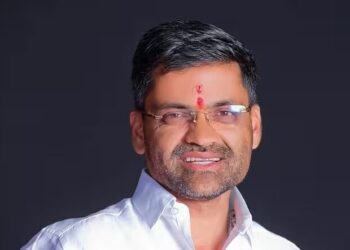 अजित पवारांना धक्का! निलेश लंकेंच्या हाती ‘तुतारी‘