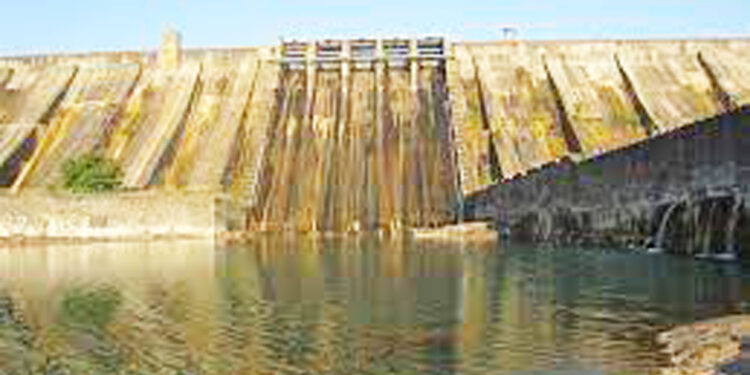 चौदा धरणांमध्ये जलसाठा कमी